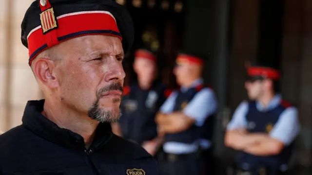 полиция у парламента Каталонии