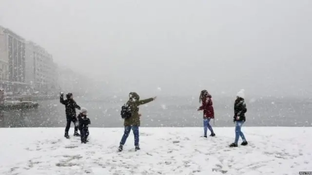 ਬਰਫਬਾਰੀ