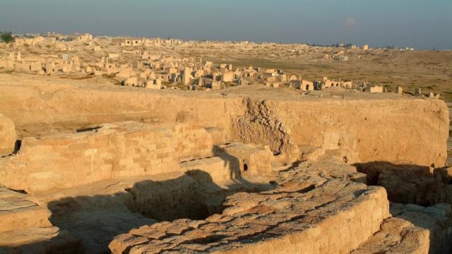 Après plus de trois mille ans de mélange avec les sédiments, la pourpre tyrienne trouvée dans la tombe royale de Qatna était encore intensément colorée.