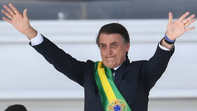 Jair Bolsonaro com a faixa presidencial