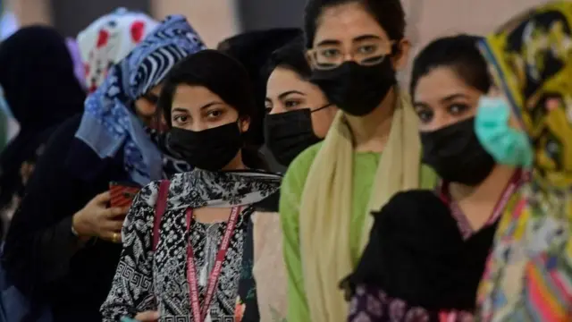 पाकिस्तान में वैक्सीन