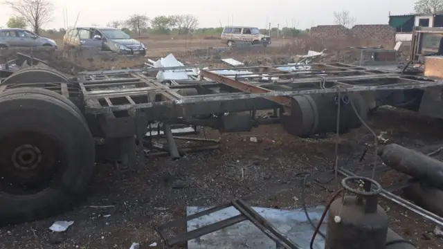 విడిభాగాలుగా మారిపోయిన తెలంగాణ ఆర్టీసీ బస్సు