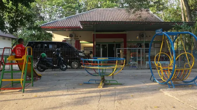 Rumah tampung untuk anak-anak penderita HIV/AIDS.
