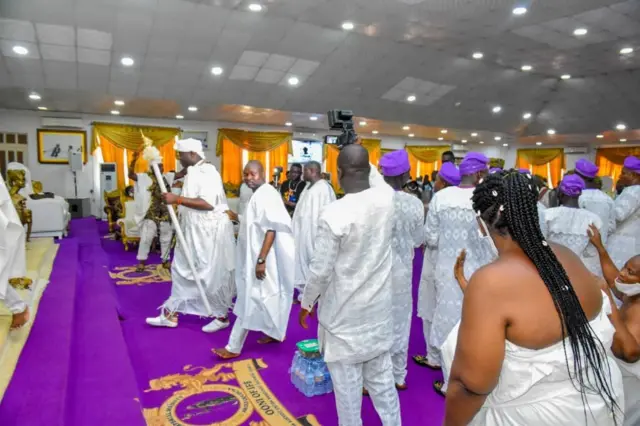 Ooni Adeyeye Ogunwusi gbalejo awọn obinrin bii ẹgbẹrun kan