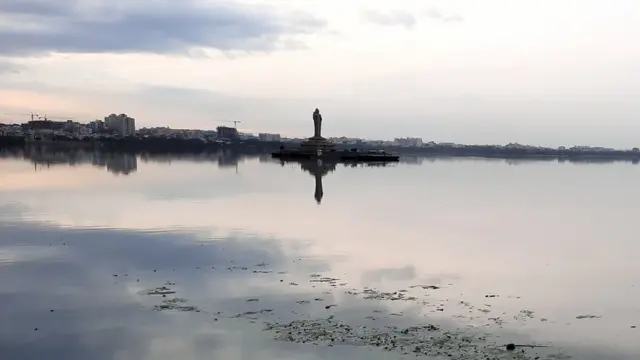 హైదరాబాద్ నగర నీటి అవసరాల కోసం ప్రత్యేక బోర్డు పని చేస్తుంది