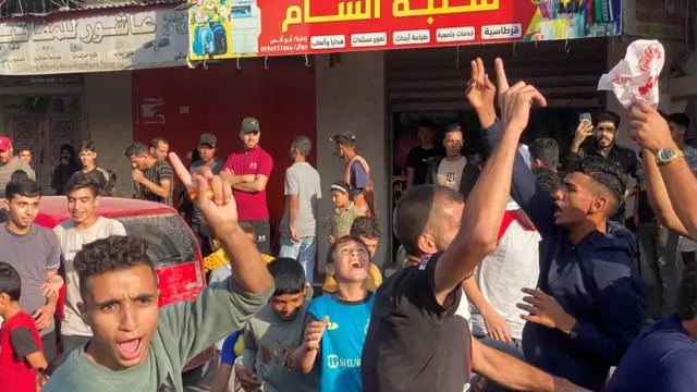 有巴勒斯坦人庆祝突袭