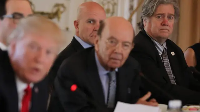 ट्रंप और सलाहकार