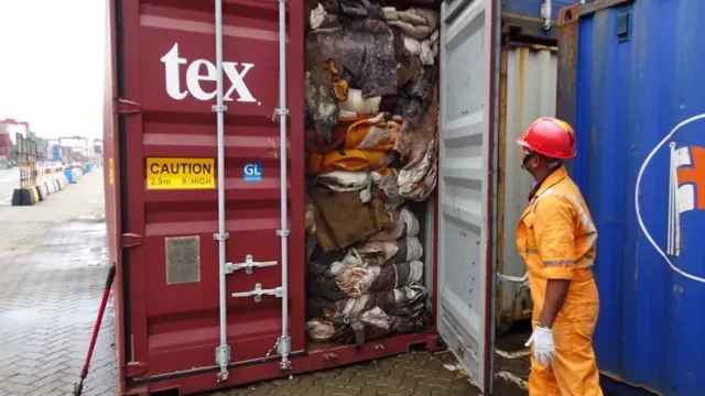 பிரிட்டனிலிருந்து இலங்கையில் சட்டவிரோதமாக குவிக்கப்படும் குப்பைகள்