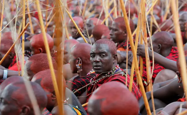 Mazan Maasai na Matapato sun halarci bikin Olng'esherr na cin nama da ake gudanarwa a dutsen Maparasha na Kajiado a Kenya ranar Laraba...