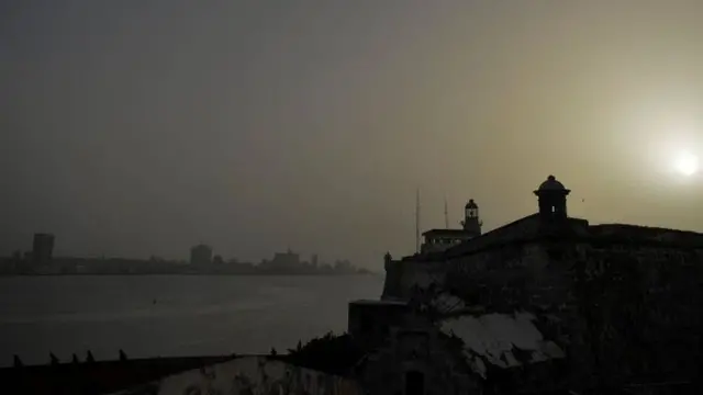 Küba'nın başkenti Havana'daki Morro Kalesi, toz bulutlarıyla kaplandı