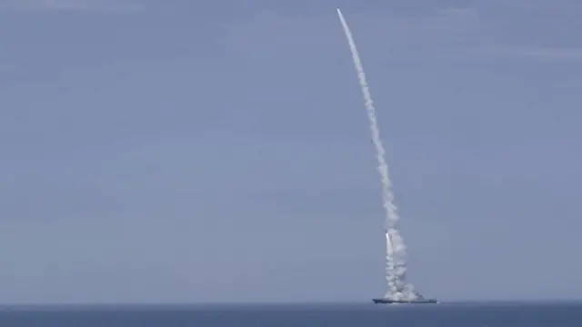 Пресслужба міноборони РФ 10 жовтня 2022 року оприлюднила відео, на якому з російського військового корабля у Чорному морі запускають ракету в бік України