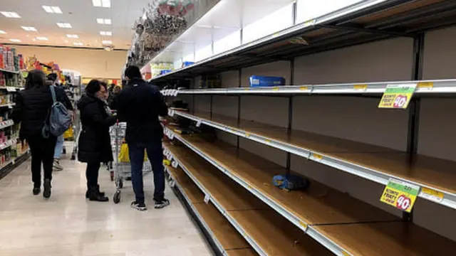 prazni rafovi u Bolonji