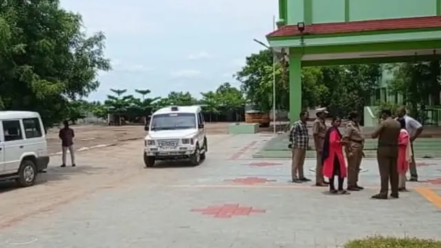 பள்ளியில் ஆய்வு