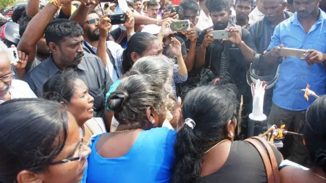 கண்ணீர் சொரிந்து வாய்விட்டு அழுது அரற்றிய தாய்மாரின் சோக வெளிப்பாடு இந்த அஞ்சலி நிகழ்வின் சோகத்தை அதிகமாக்கியிருந்தது.