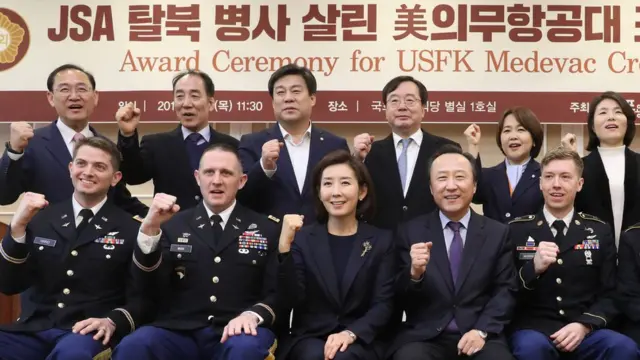 11일 국회에서 열린 JSA 탈북 병사 살린 미국 의무항공대 표창식