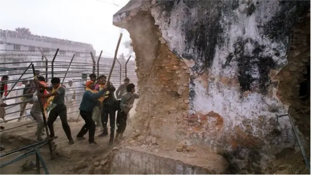 బాబ్రీ మసీదు