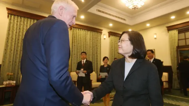 美国在台协会主席莫健到台湾访问拜会了总统蔡英文和立法院。