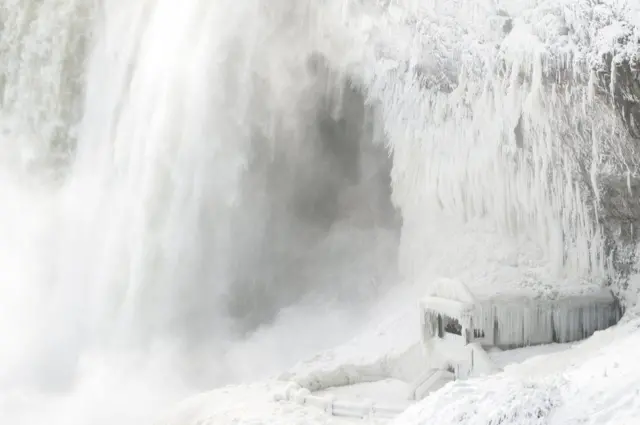 ધોધની તસવીર