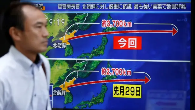 На этом снимке показана разница в маршрутах и длине полетов ракеты, запущенной в августе и две недели спустя