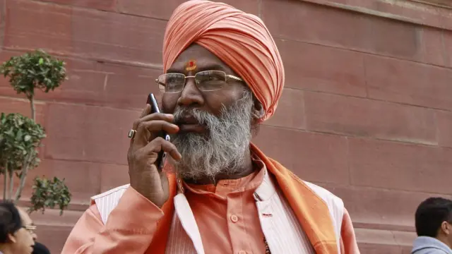 বিজেপির বিতর্কিত এমপি সাক্ষী মহারাজ ভারতে জনসংখ্যা বিস্ফোরণের জন্য মুসলিমদের দায়ী করেছেন প্রকাশ্যেই