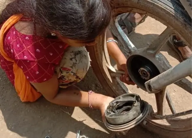 आदिवासी लड़की