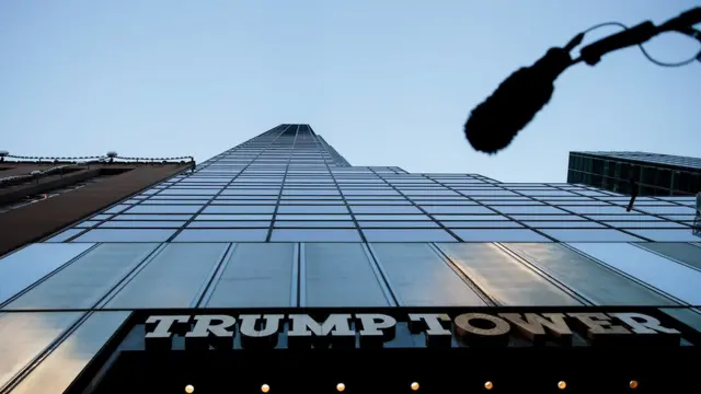 Torre Trump vista desde abajo.