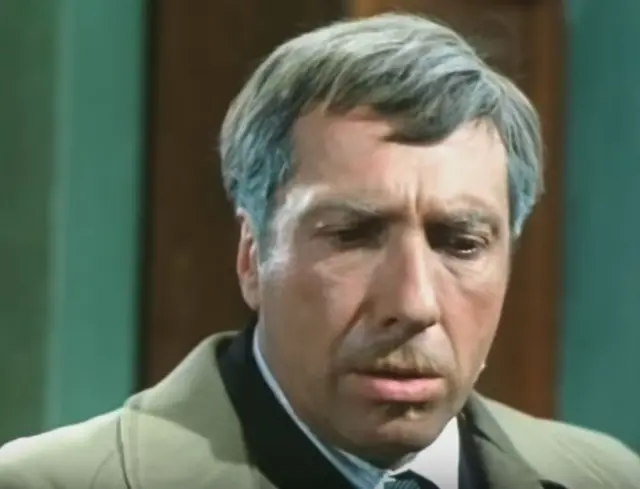 Юрский в роли Ивана Сергеевича Груздева в телесериале "Место встречи изменить нельзя"