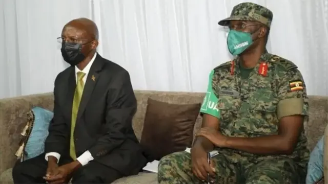 Safiirka Uganda ee Soomaaliya iyo madaxa saktarka AMISOM ee deegaanka ay dhibaatadu ka dhacday oo la kulmay Ra'iisul Wasaare Rooble
