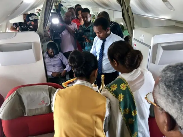 Adeeg lagu bixinayo dayaaradda gudaheeda