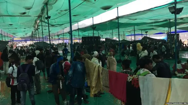 चैत्यभूमीवर आलेले आंबेडकरी अनुयायी