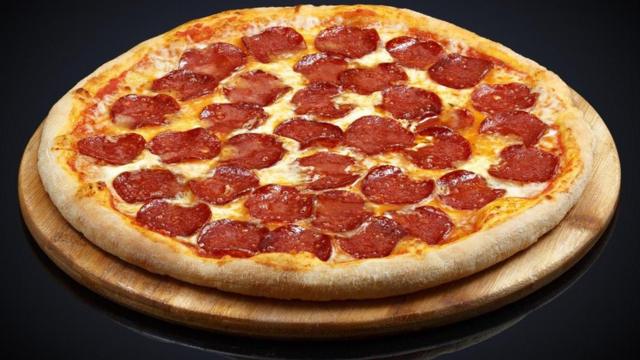一块100克的冷冻意大利香肠披萨含有1.9克盐