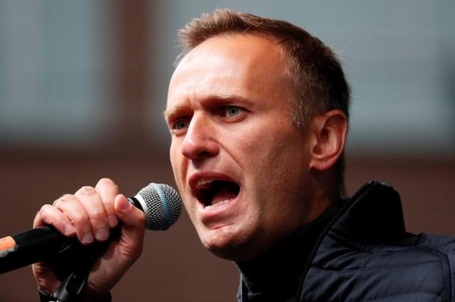 Russian opposition leader Alexei Navalny delivers a speech during a rally to demand the release of jailed protesters