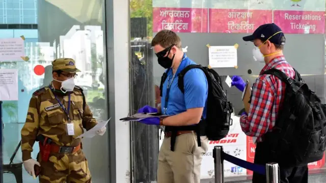 क्या होते हैं ई-पासपोर्ट और इनसे क्या फायदा होगा?