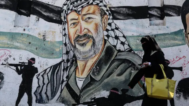 ইয়াসির আরাফাত তার জীবদ্দশাতেই পরিণত হয়েছিলেন ফিলিস্তিনি আন্দোলনের প্রতীকে