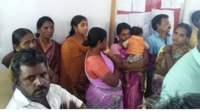 உறவினர்களோடு இளமதி