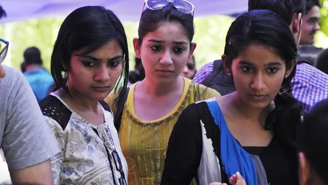 மாணவிகள்