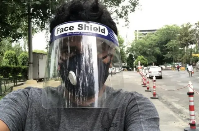 Юзқалқон таққан одам