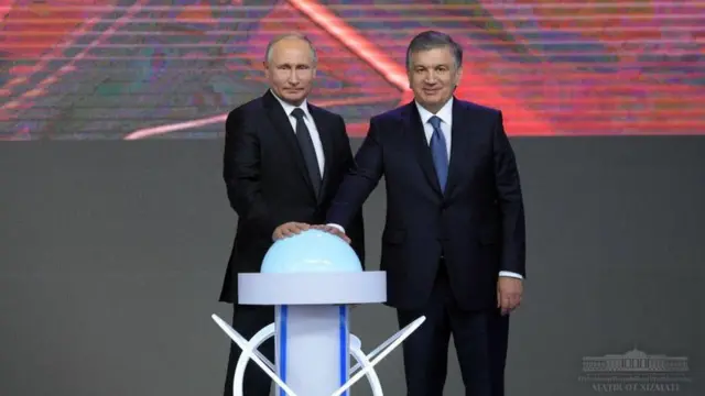 Владимир Путин ва Шавкат Мирзиёев 2018 йил 19 октябр куни АЭС қурилиш лойиҳасига старт берганди