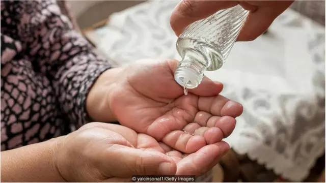 自奥斯曼帝国时期以来，Kolonya一直是健康和好客的象征，当客人进入一个家庭时，Kolonya经常被洒在他们的手上