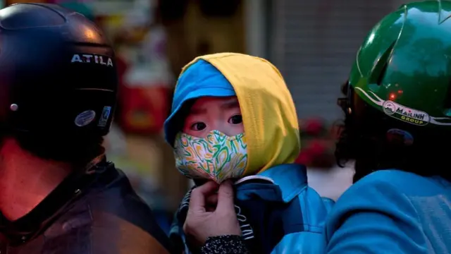 هل دفع تعويض مالي عن انبعاثات الكربون يساهم في حل مشكلة تلوث البيئة؟