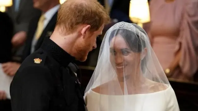 Amiir Harry iyo afadiisa Meghan Markle