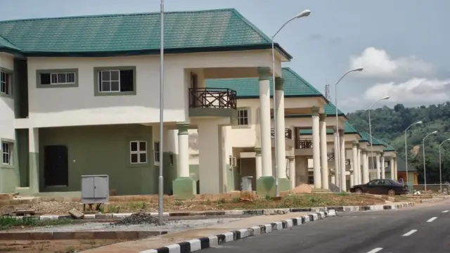 Ụlọ gọọmentị rụrụ