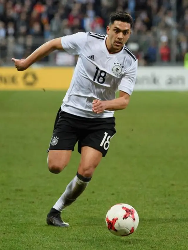 ندیم امیری فوتبالش را از سنین نونهالی در تیم شهر زادگاهش، لودویکسهافن آغاز کرده است