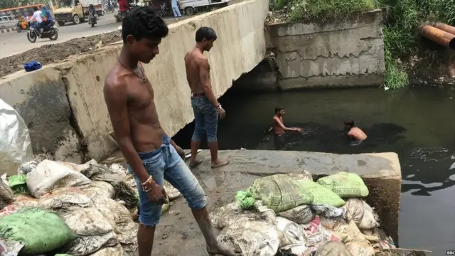 WORKERS CLEANING SEWER