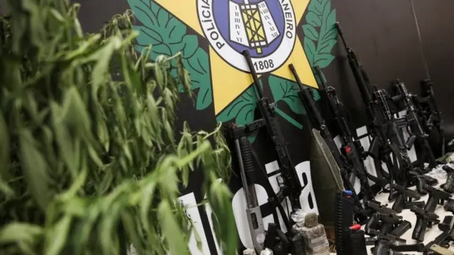 Polícia carioca exibiu armas e drogas apreendidos na ação no Jacarezinho