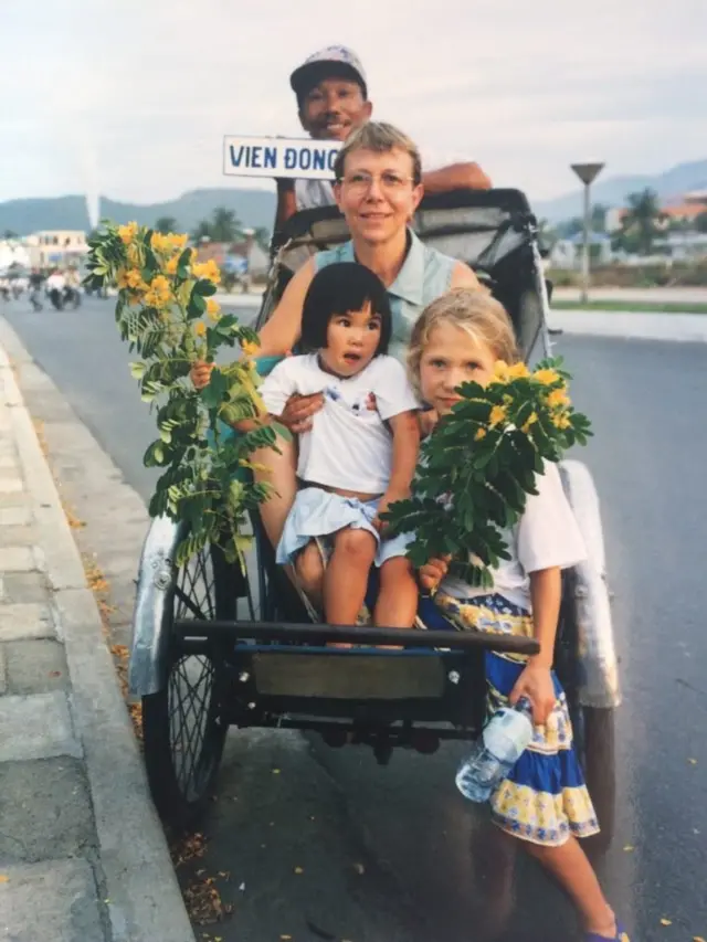 Việt Nam, con nuôi
