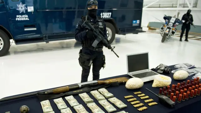 Policía mexicana confisca armas de La Familia Michoacana