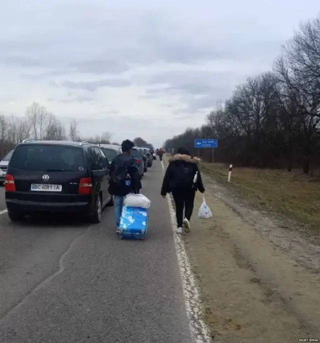 పోలండ్ సరిహద్దులకు చేరుకోవడం శరణార్ధులకు, విదేశీ పౌరులకు సమస్యగా మారింది