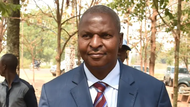 Touadera, umwarimu w'imibare wahoze ari minisitiri w'intebe yatsinze amatora mu 2016, ari kwiyamamariza manda ya kabiri