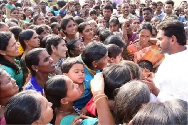 ஆந்திர மாநிலத்தில் கஷ்ட சுழல்களையும் மீறி உறுதியாய் எழுந்துள்ள ஜெகன் மோகன் ரெட்டி